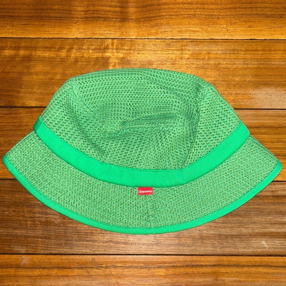 New without tags woven Supreme bucket hat in green. size small / medium